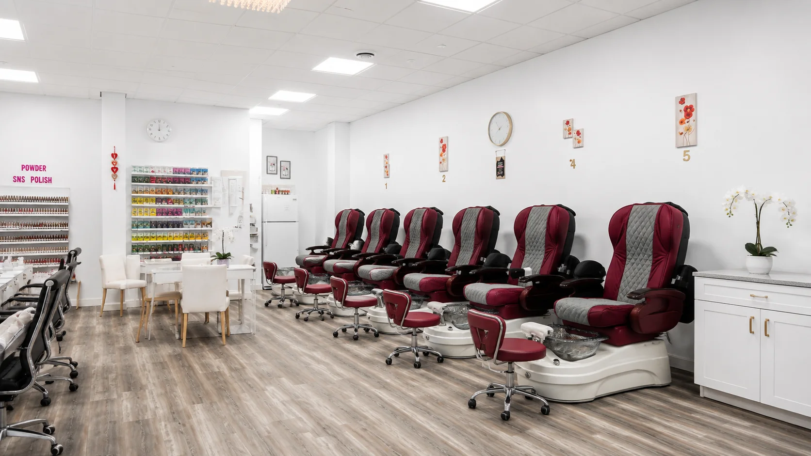 V Nails interior